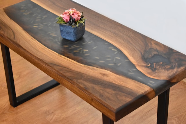 Epoxy tafel scheuren herstellen of direct vervangen bij zichtbare schade? epoxy tafel